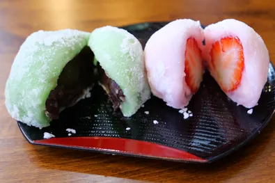 梅大福といちご大福の断面