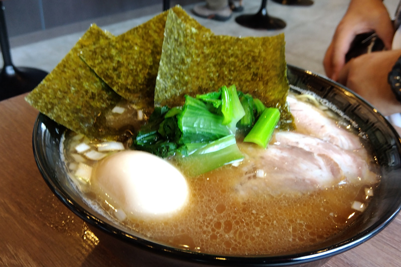 豚骨醤油ラーメン