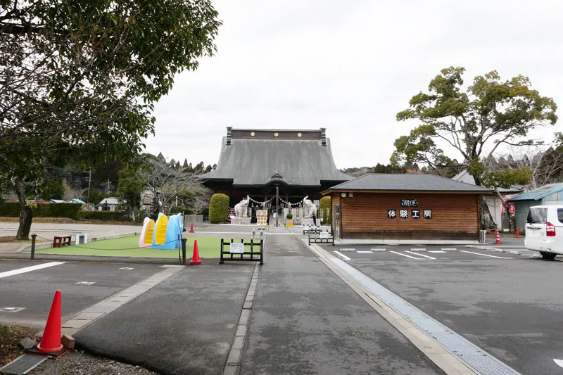 参道と駐車場