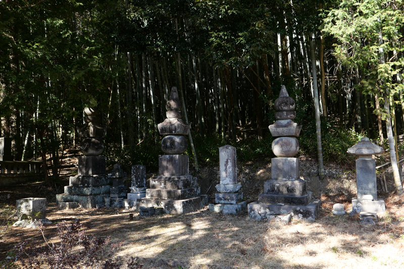 五輪の塔（全景）