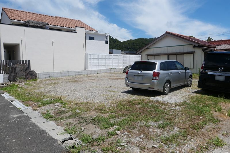 店舗横の駐車場