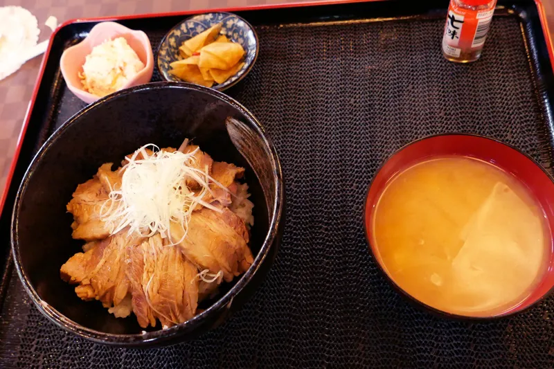 名水もち豚のチャーシュー丼