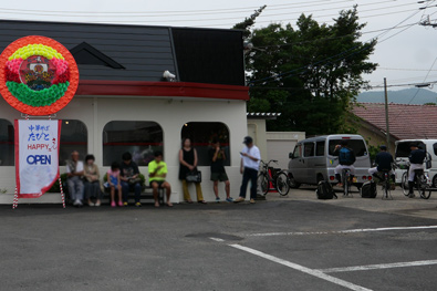 店舗前の行列