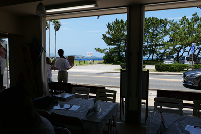 目の前の海水浴場