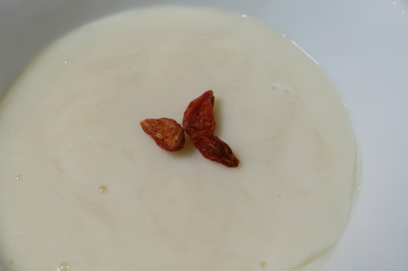杏仁豆腐のクコの実