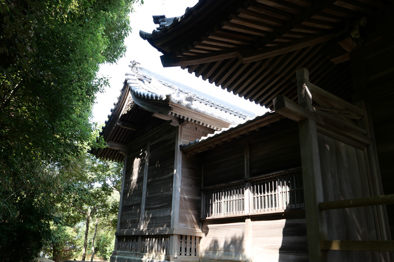 拝殿と本殿