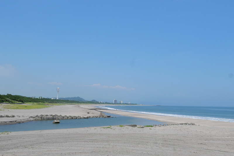 南千倉海水浴場と川尻川