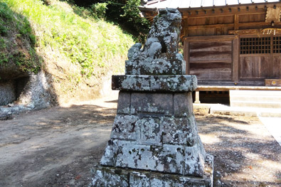 狛犬（左）