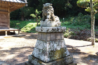 狛犬（右）