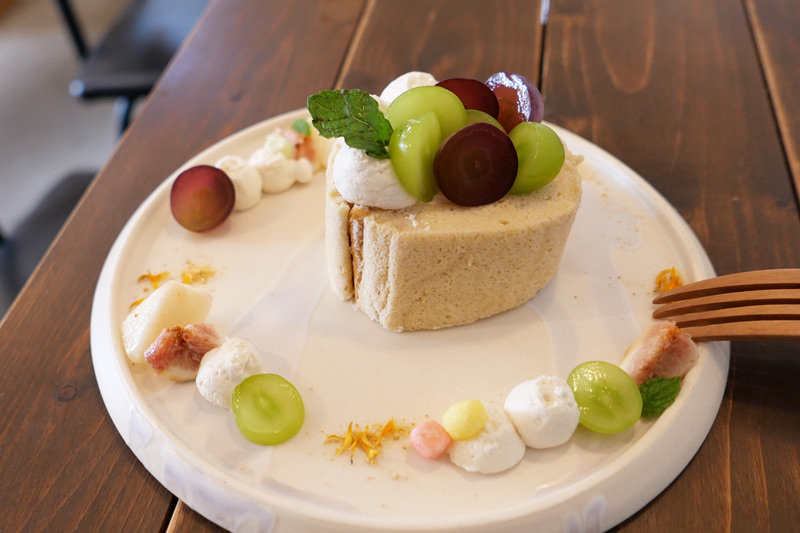 カラフルぶどうのロールケーキ