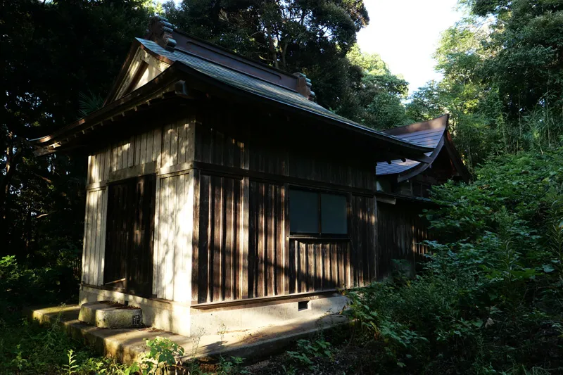 拝殿と本殿