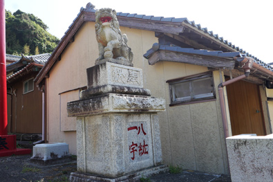 狛犬（右）