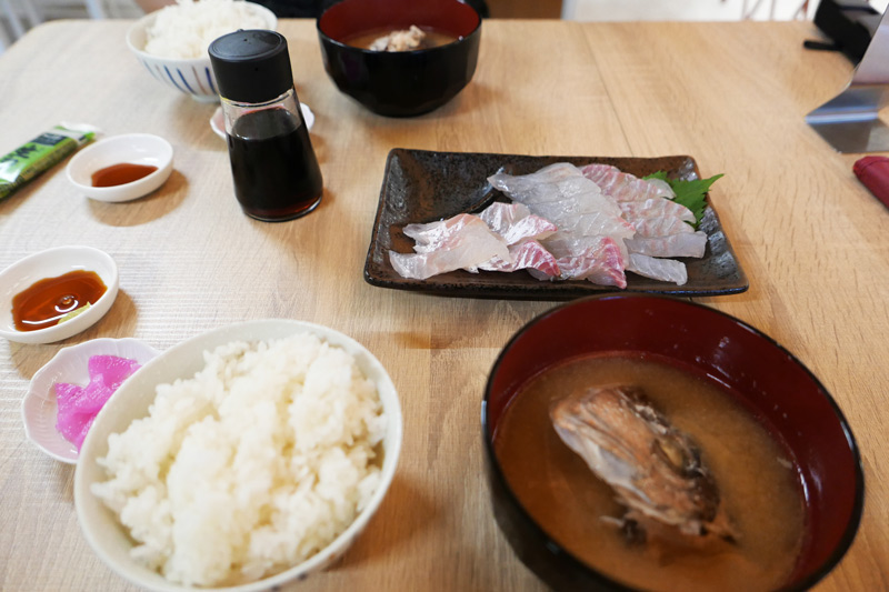 ご飯セットと刺身