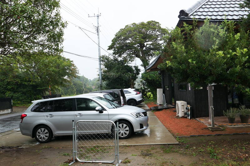 店舗前の駐車場