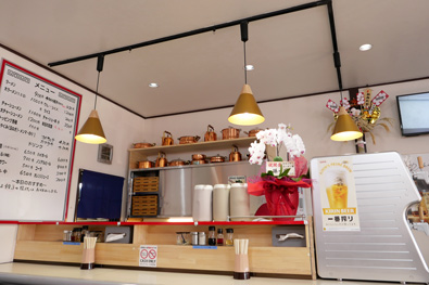 カウンター付近