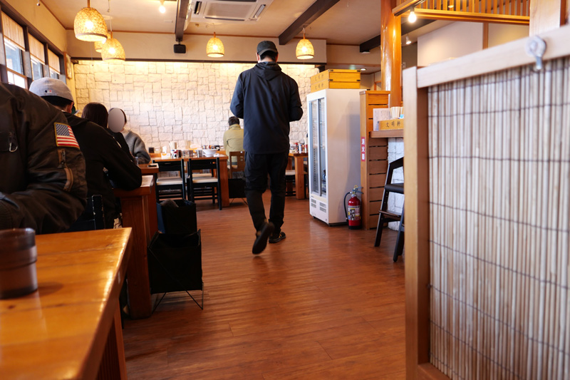 店内テーブル席