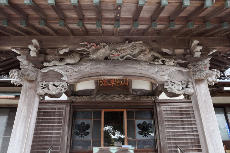 本堂向拝の彫刻