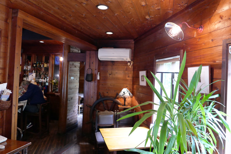 レトロな店内