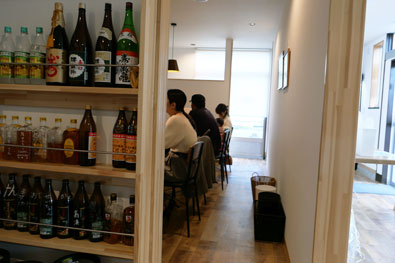 半個室のテーブル席