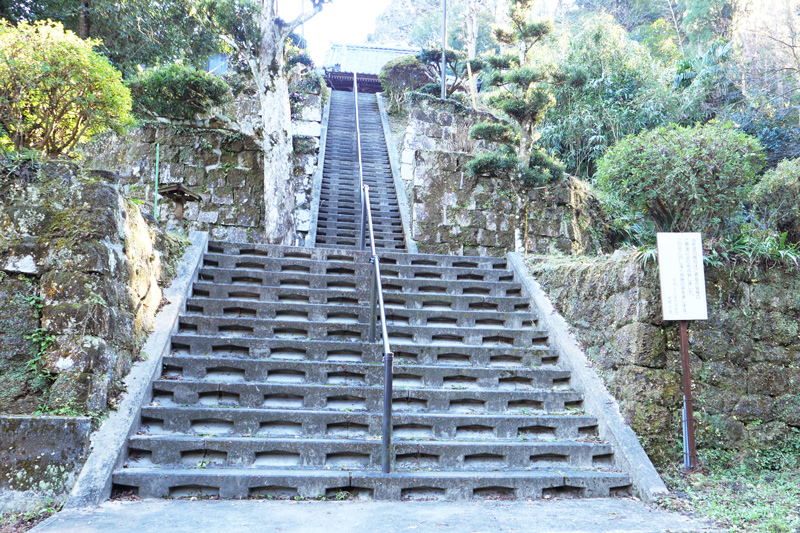 不動堂への石段