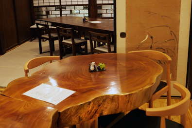 一枚板のテーブル