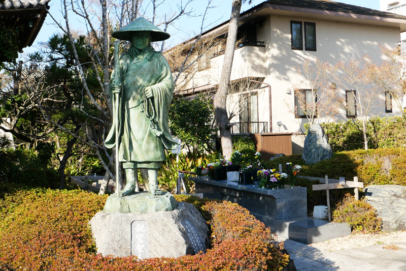親鸞の像