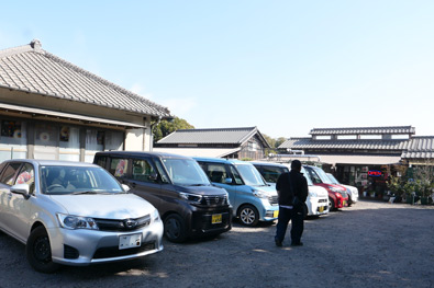 店舗前駐車場（7台）