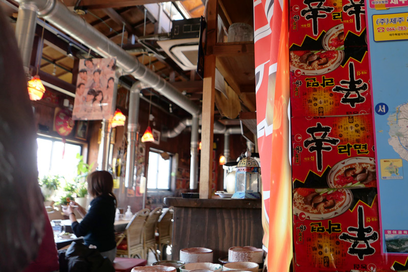 店内テーブル席