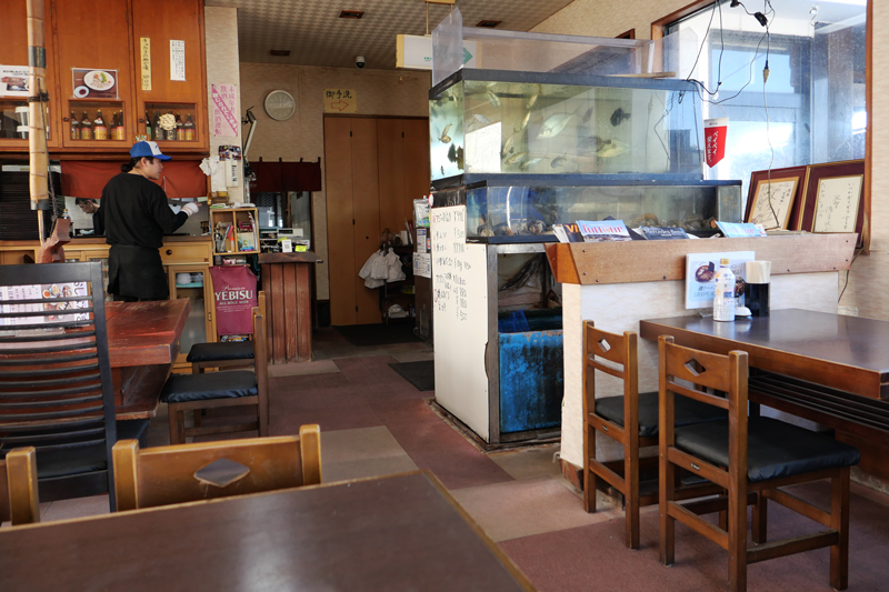 店内テーブル席