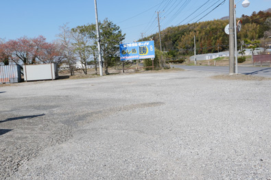 久留里街道沿いの駐車場