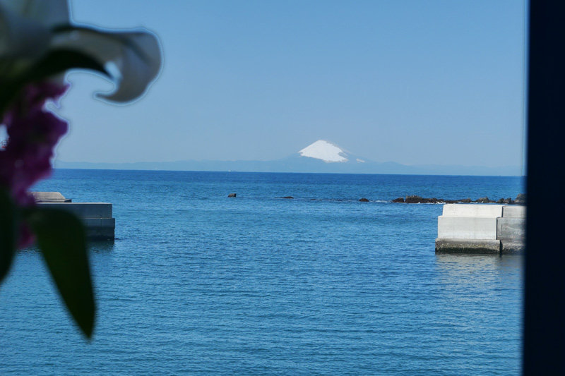 窓から見える富士山