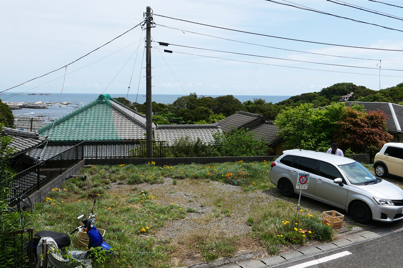 店舗前の駐車場