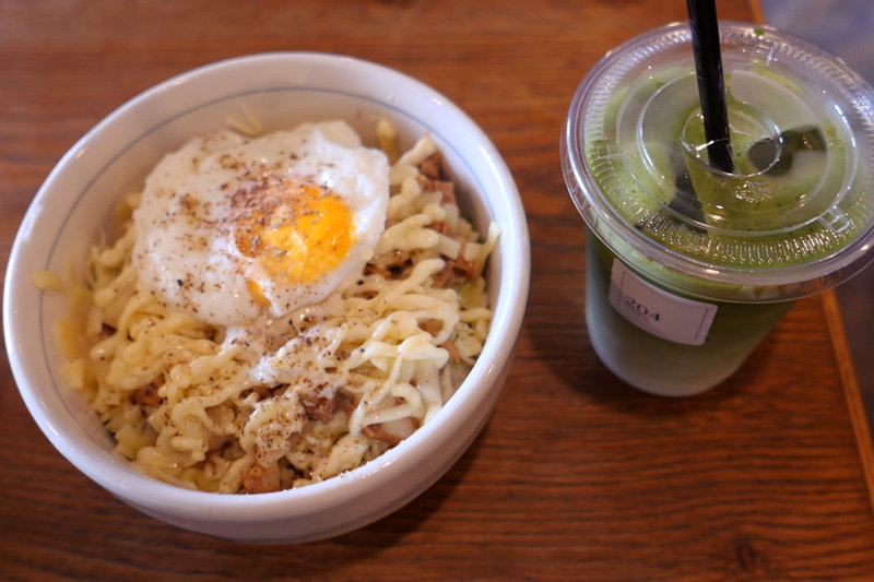 ブラックペッパーマヨスタミナ丼