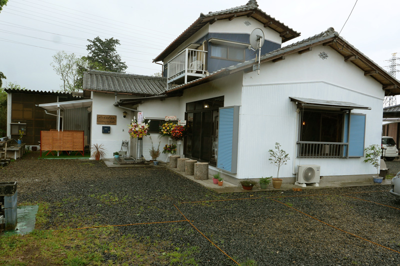 チェルキオ食堂の店舗外観