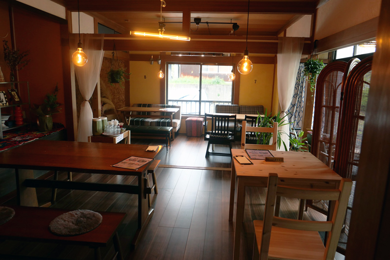 入口右側の部屋