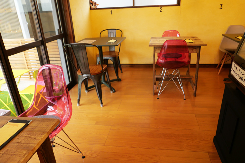 入口左側の部屋