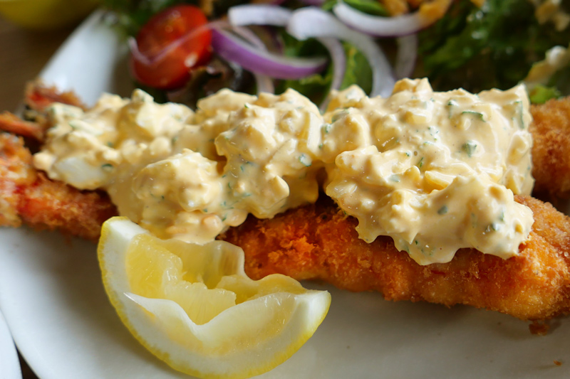 たっぷりのタルタルソース