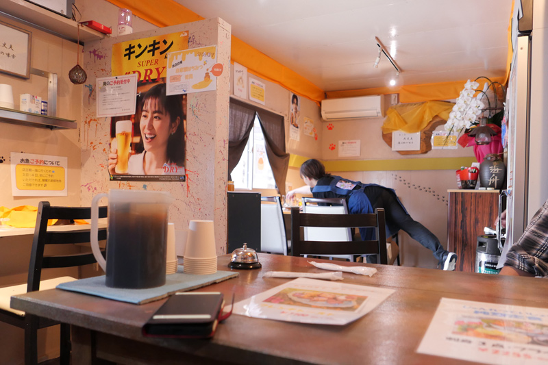 店内テーブル席