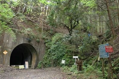 通行止めのトンネル