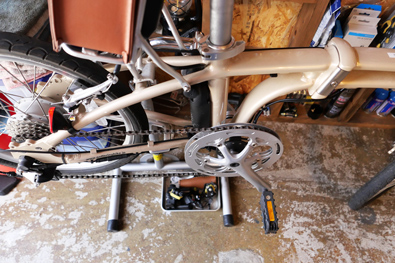 整備中の自転車
