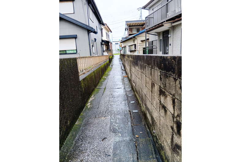 人しか通れない細い道