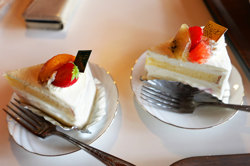 季節のフルーツケーキとビワケーキ
