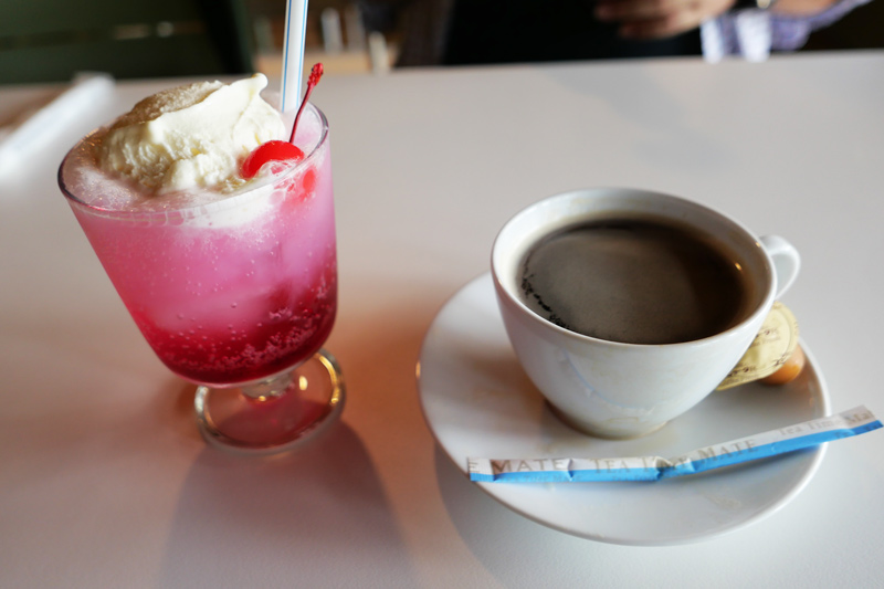 昭和レトロのクリームソーダ