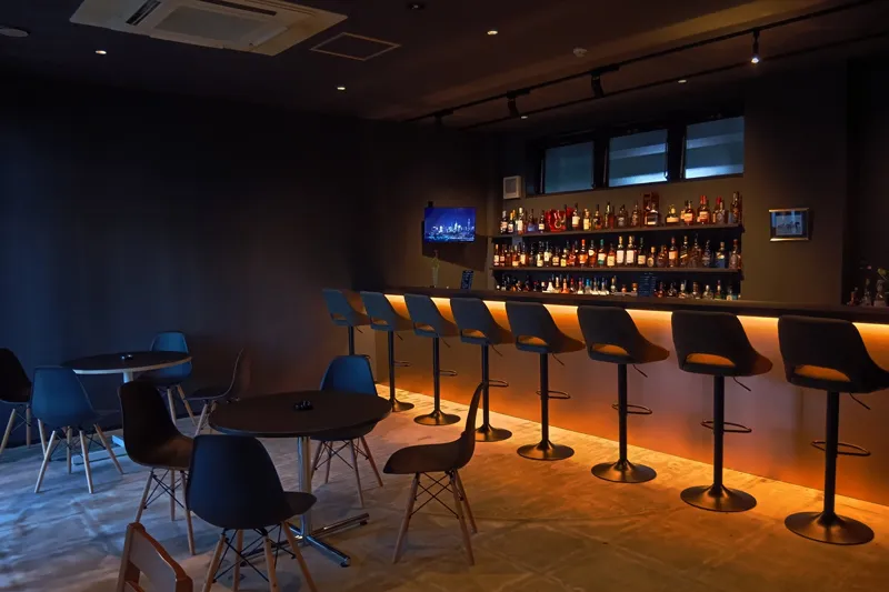 大人の雰囲気の店内