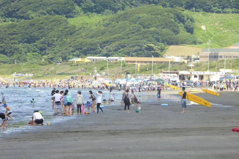 賑わう岩井海水浴場