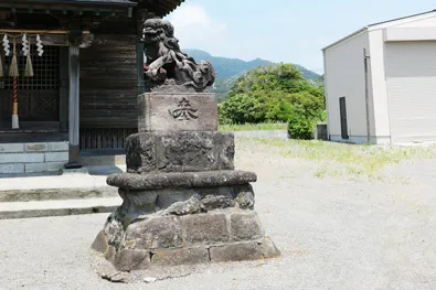 狛犬（右）