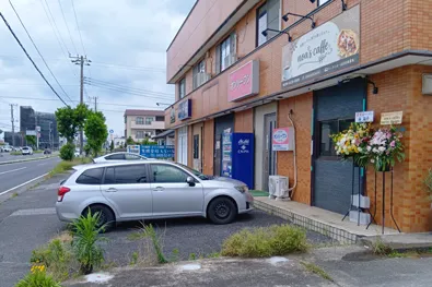 店舗は西いやさか通り沿い