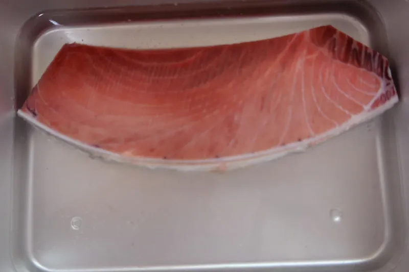 マグロの解凍の様子