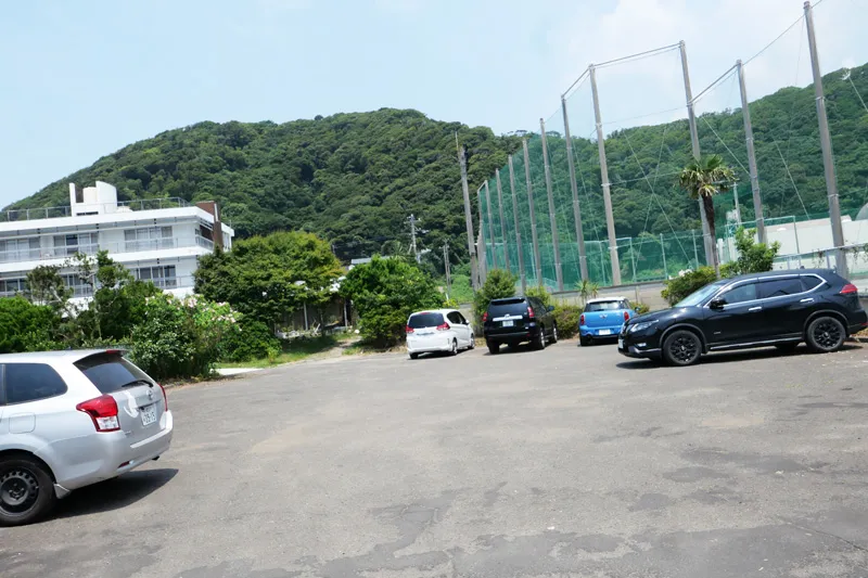 駐車場と富山多目的運動場