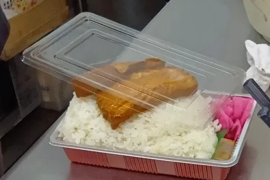 ご飯の上のチャーシュー